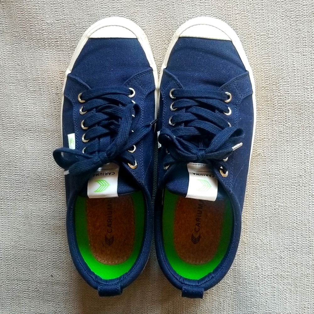 Cariuma Sneakers